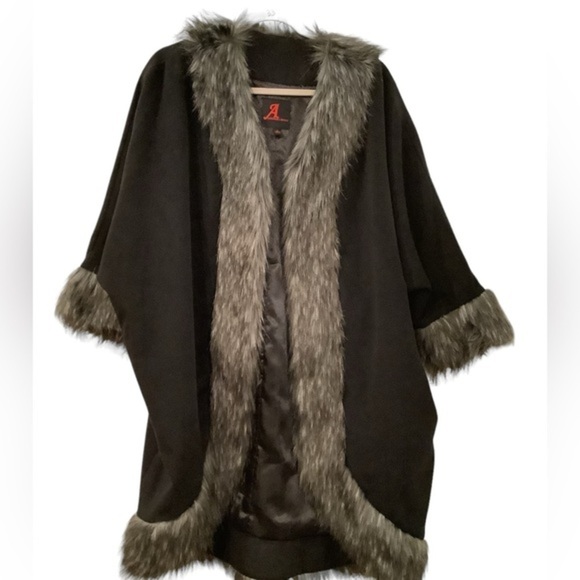 Adrienne Landau Black Faux Fur Cape SIZE M - Picture 1 of 6